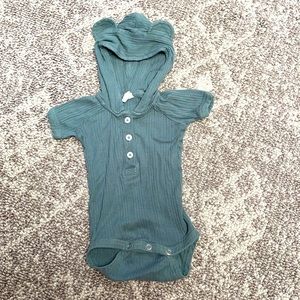Kate Quinn Bear Ear Hooded Bodysuit 6-12m
